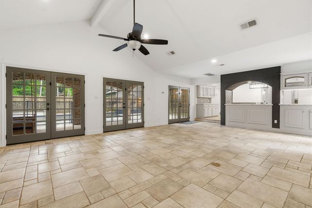 5 Thornhedge Court, The Woodlands, TX 77381