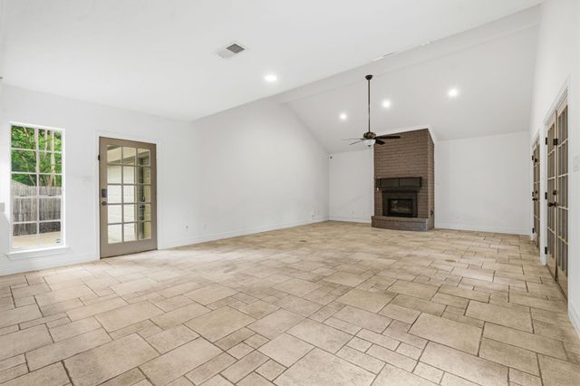 5 Thornhedge Court, The Woodlands, TX 77381