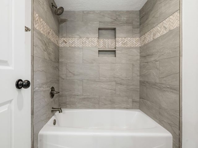 5 Thornhedge Court, The Woodlands, TX 77381