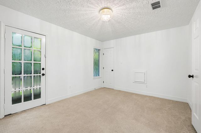 5 Thornhedge Court, The Woodlands, TX 77381