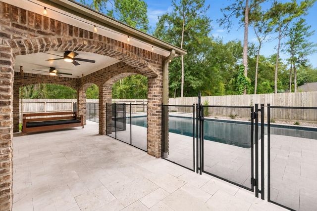 5 Thornhedge Court, The Woodlands, TX 77381
