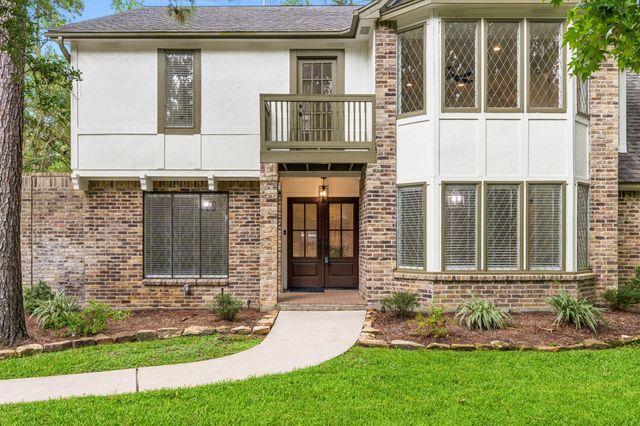 5 Thornhedge Court, The Woodlands, TX 77381