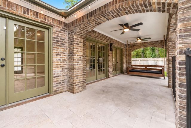 5 Thornhedge Court, The Woodlands, TX 77381