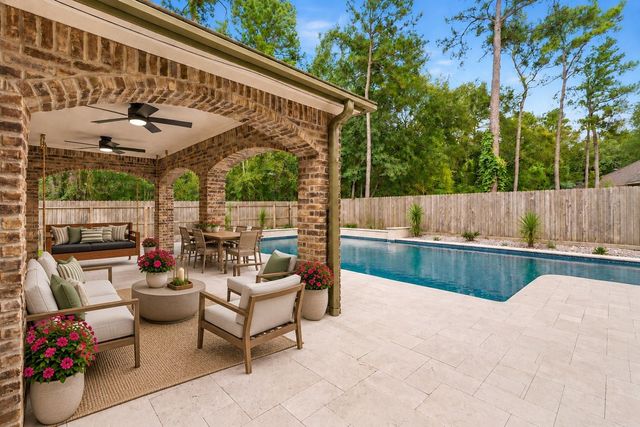 5 Thornhedge Court, The Woodlands, TX 77381