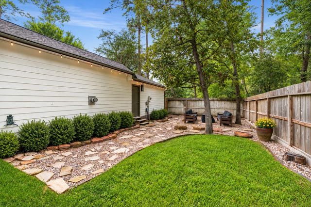 5 Thornhedge Court, The Woodlands, TX 77381