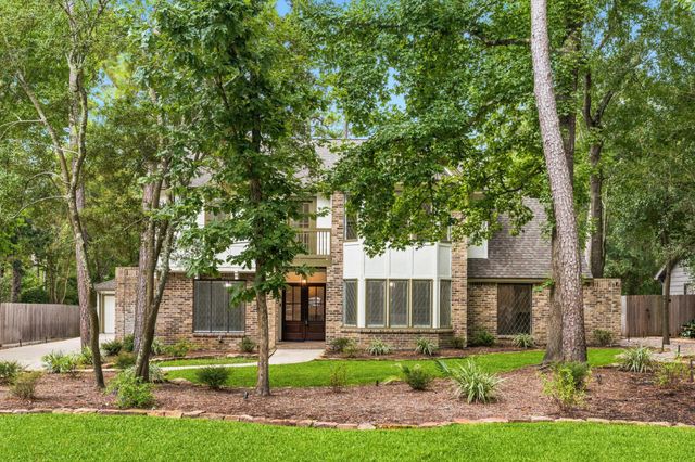 5 Thornhedge Court, The Woodlands, TX 77381
