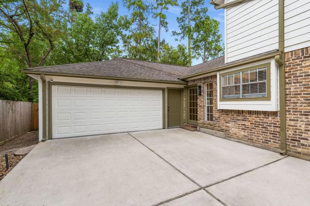 5 Thornhedge Court, The Woodlands, TX 77381