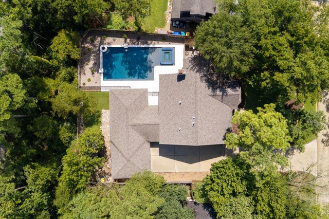 5 Thornhedge Court, The Woodlands, TX 77381