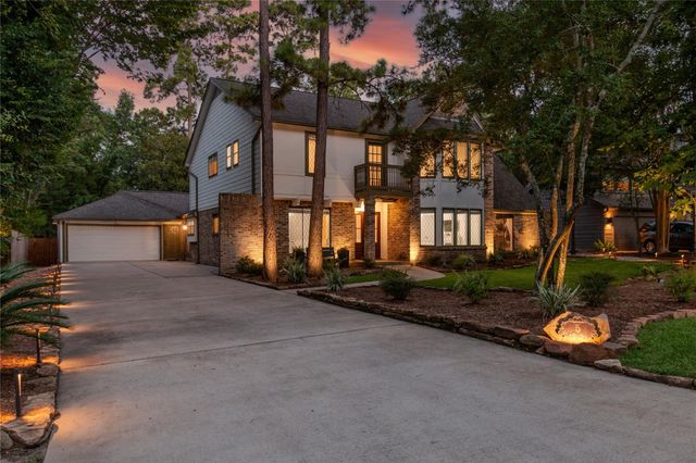 5 Thornhedge Court, The Woodlands, TX 77381