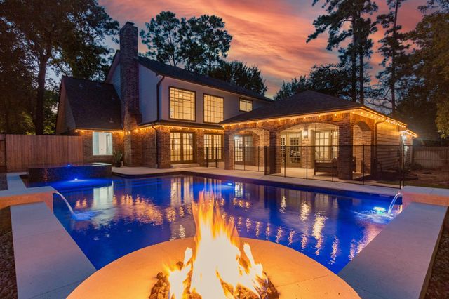 5 Thornhedge Court, The Woodlands, TX 77381