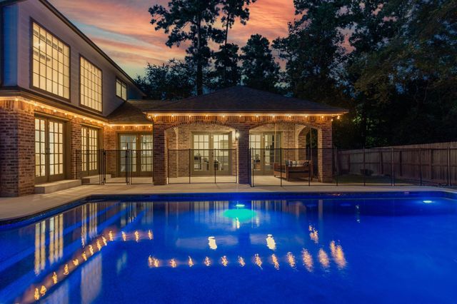 5 Thornhedge Court, The Woodlands, TX 77381