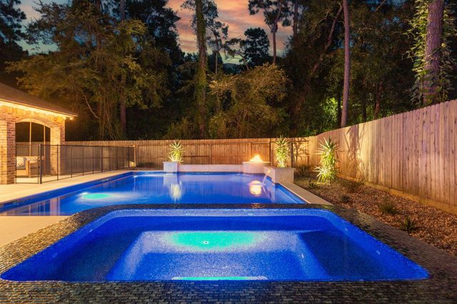 5 Thornhedge Court, The Woodlands, TX 77381