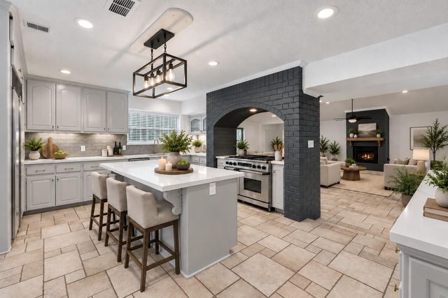 5 Thornhedge Court, The Woodlands, TX 77381