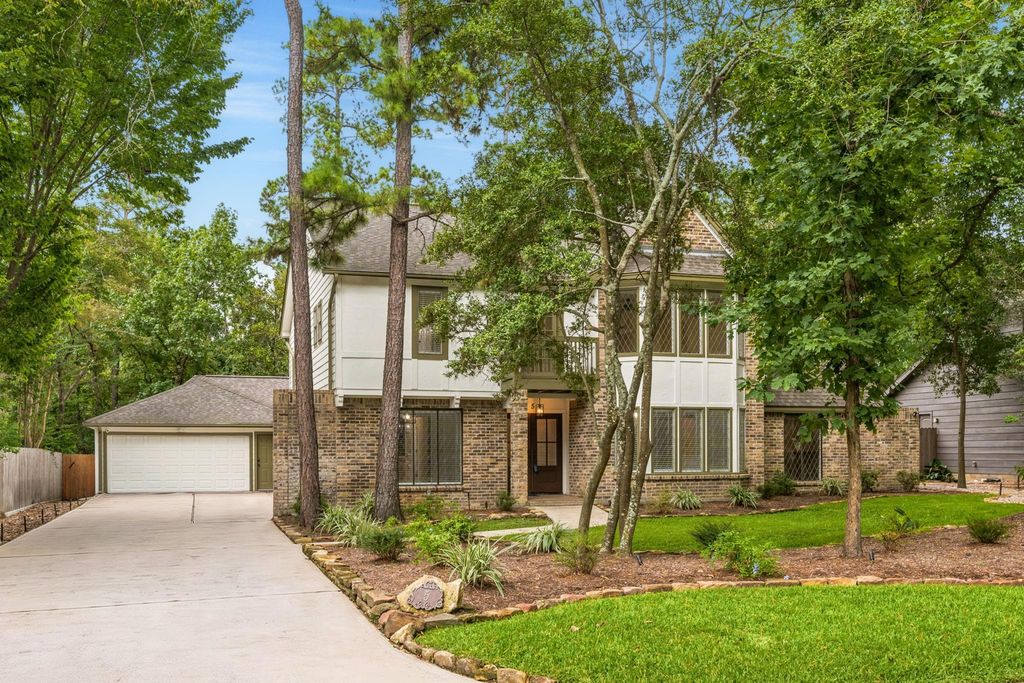 5 Thornhedge Court, The Woodlands, TX 77381