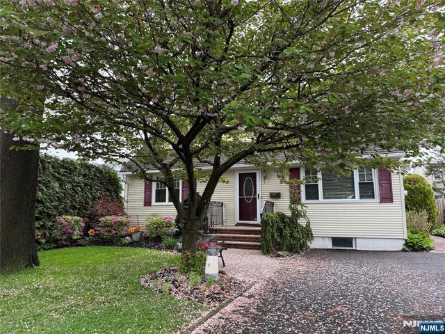 15 Congress Street, Dumont, NJ 07628