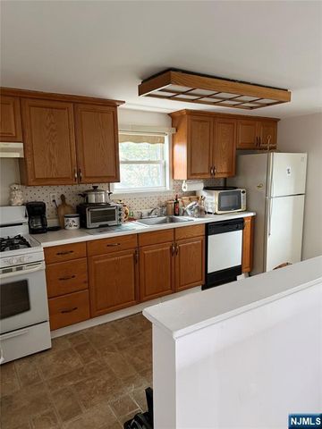 15 Congress Street, Dumont, NJ 07628