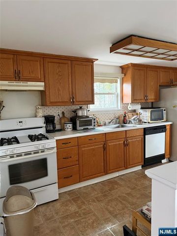 15 Congress Street, Dumont, NJ 07628