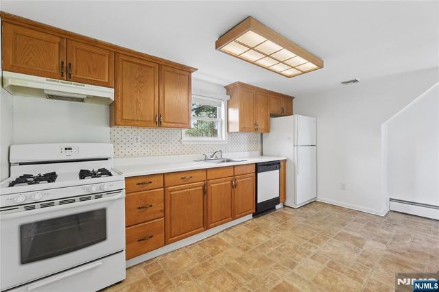 15 Congress Street, Dumont, NJ 07628