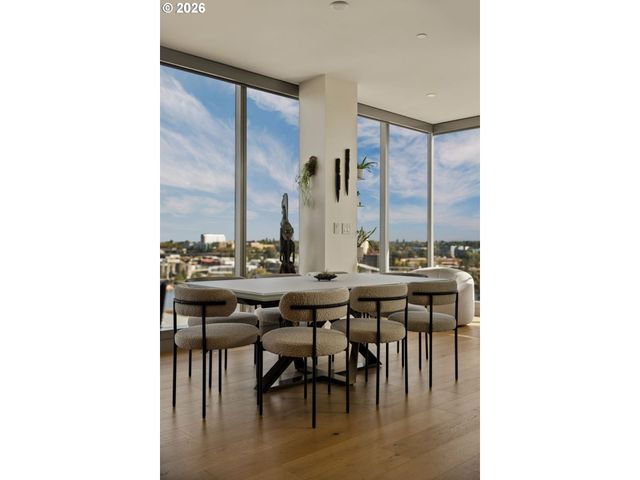 1001 Nw LOVEJOY St 1501, Portland, OR 97209