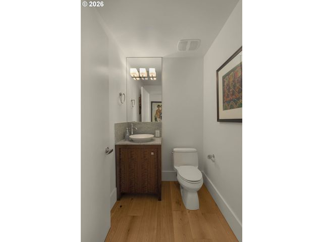 1001 Nw LOVEJOY St 1501, Portland, OR 97209