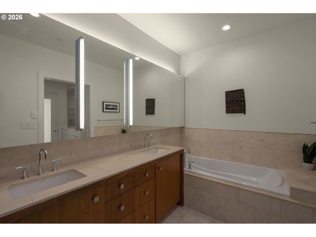 1001 Nw LOVEJOY St 1501, Portland, OR 97209