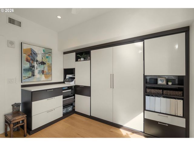 1001 Nw LOVEJOY St 1501, Portland, OR 97209