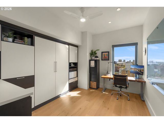 1001 Nw LOVEJOY St 1501, Portland, OR 97209