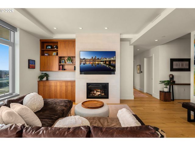 1001 Nw LOVEJOY St 1501, Portland, OR 97209