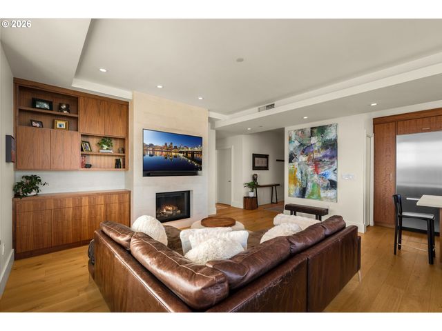 1001 Nw LOVEJOY St 1501, Portland, OR 97209