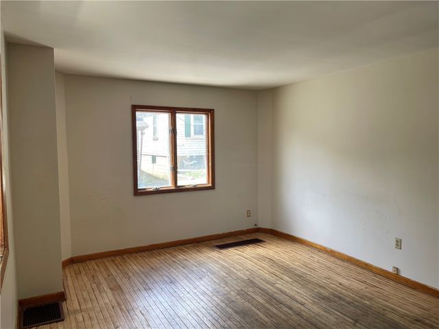 332 QUAY STREET, East Vandergrift, PA 15629