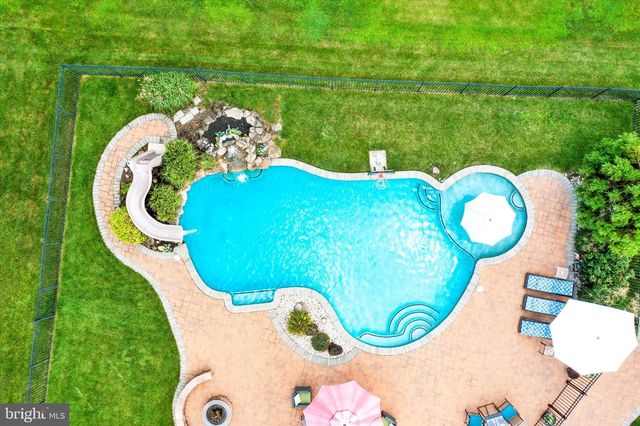 10 TIMBER WOLF DR, Hamilton, NJ 08620