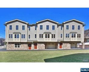 452 Grand Avenue B, Palisades Park, NJ 07650