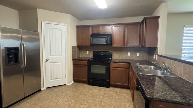 327 Elam Drive, Anna, TX 75409