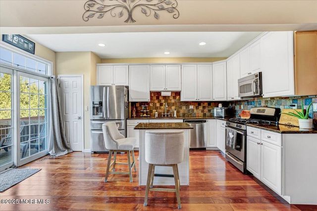 102 Whitlock Court, Manalapan, NJ 07726