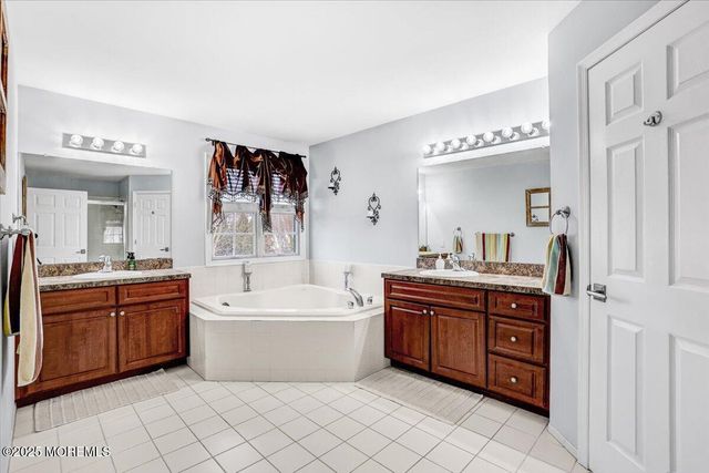102 Whitlock Court, Manalapan, NJ 07726