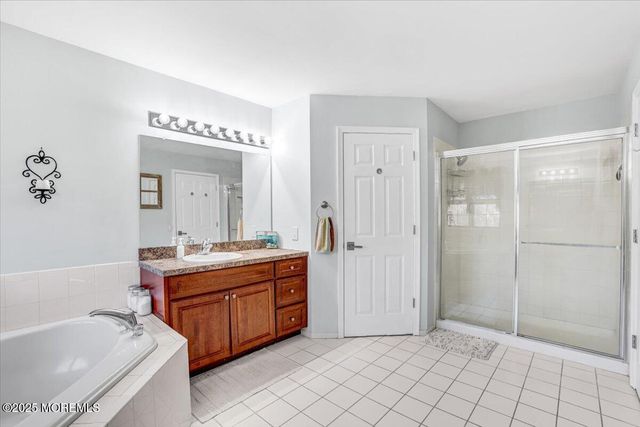 102 Whitlock Court, Manalapan, NJ 07726