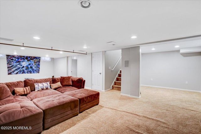 102 Whitlock Court, Manalapan, NJ 07726