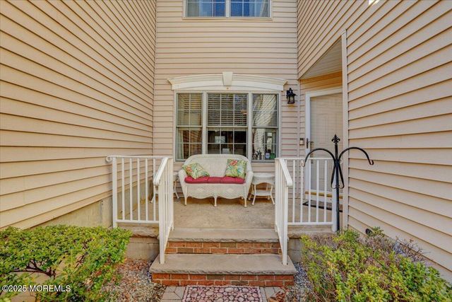 102 Whitlock Court, Manalapan, NJ 07726