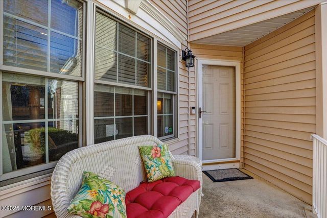 102 Whitlock Court, Manalapan, NJ 07726