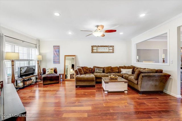 102 Whitlock Court, Manalapan, NJ 07726