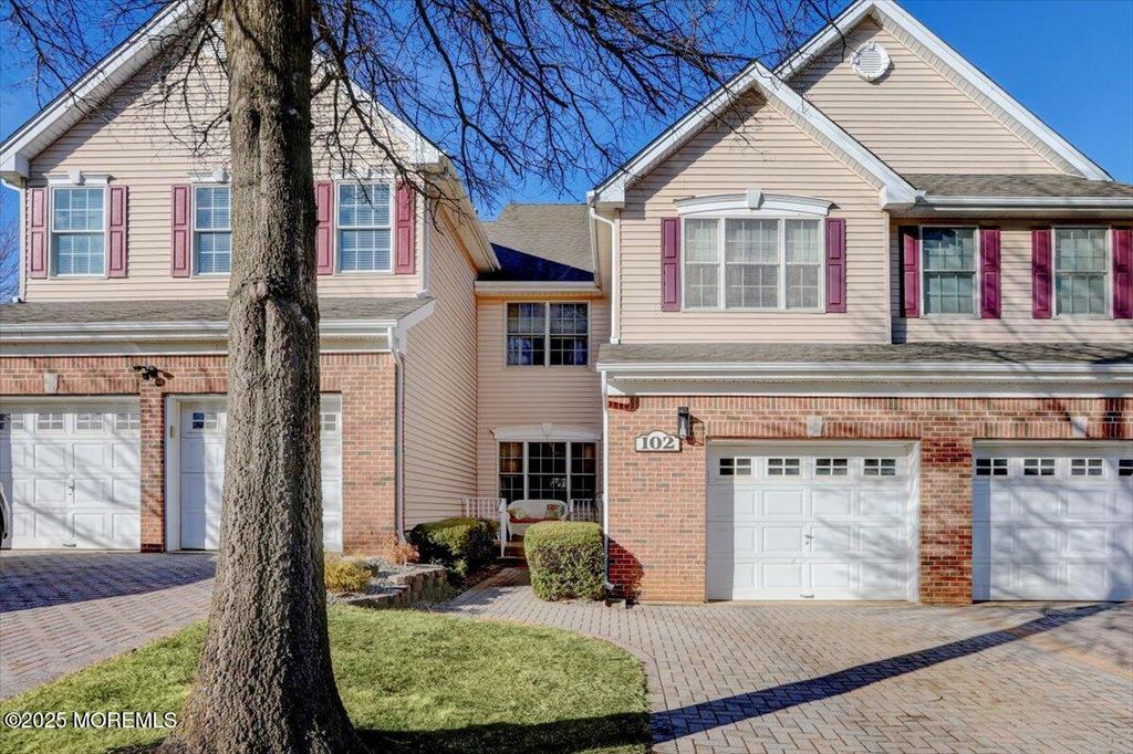 102 Whitlock Court, Manalapan, NJ 07726