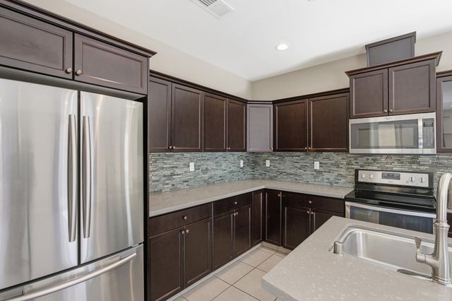 2059 E Axelson Drive, Fresno, CA 93730