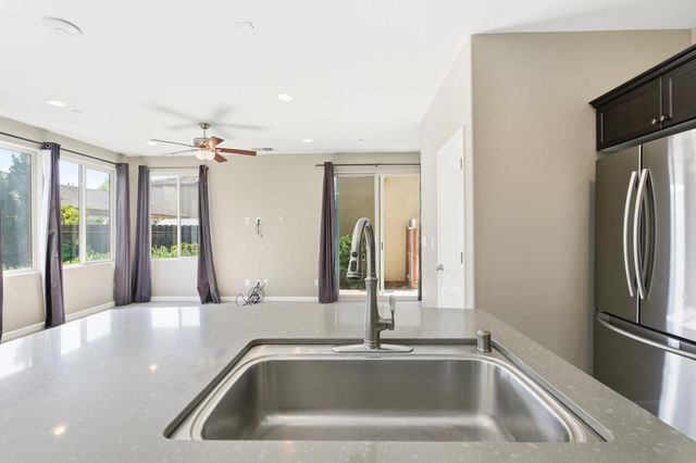 2059 E Axelson Drive, Fresno, CA 93730