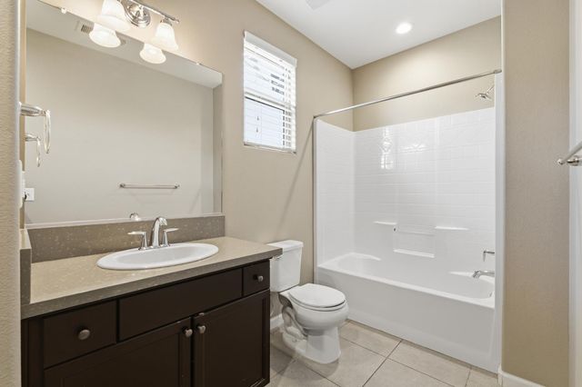 2059 E Axelson Drive, Fresno, CA 93730