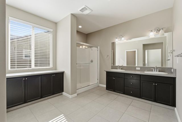 2059 E Axelson Drive, Fresno, CA 93730