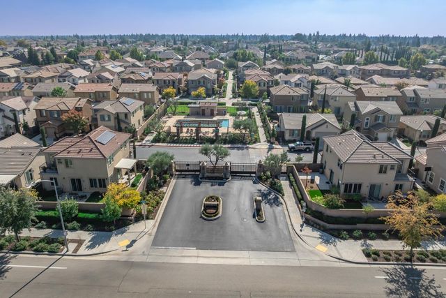 2059 E Axelson Drive, Fresno, CA 93730