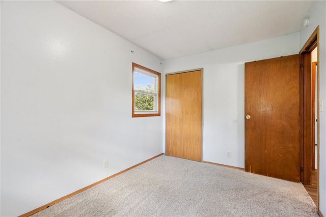 3226 Bramble Rd SW, Cedar Rapids, IA 52404