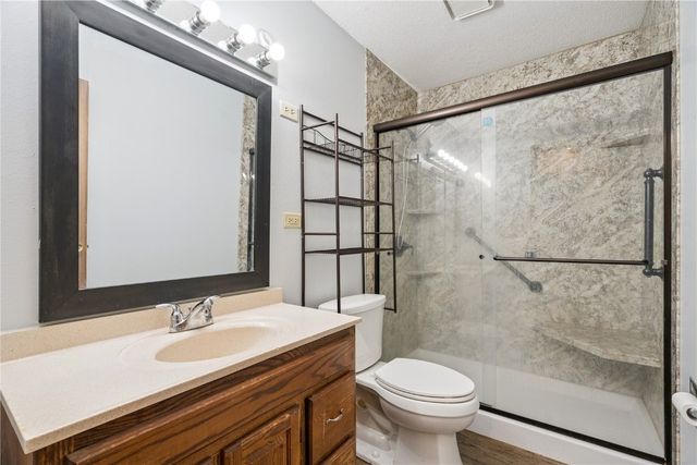 3226 Bramble Rd SW, Cedar Rapids, IA 52404