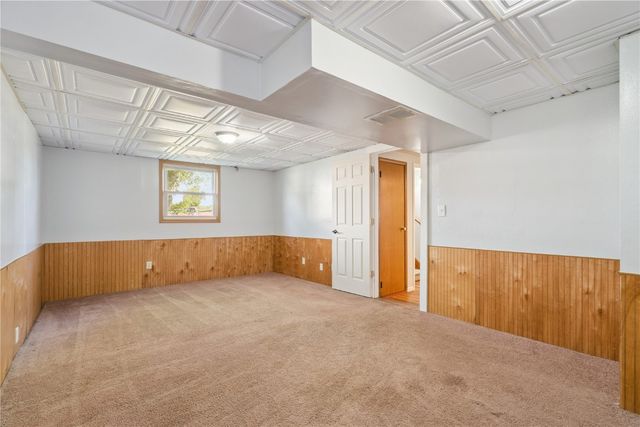 3226 Bramble Rd SW, Cedar Rapids, IA 52404