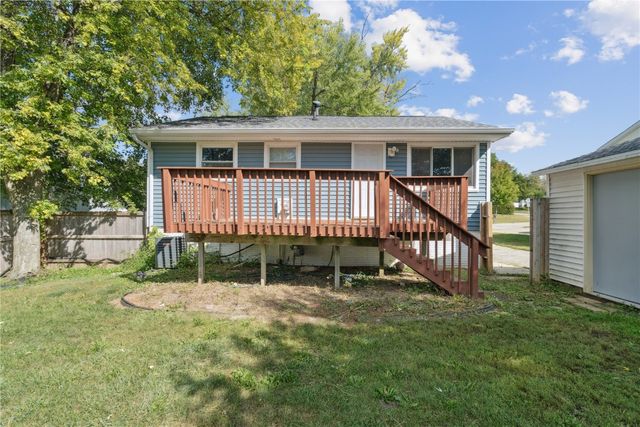 3226 Bramble Rd SW, Cedar Rapids, IA 52404